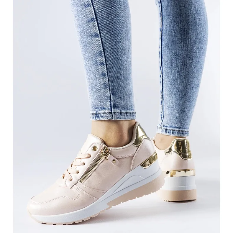 Beige sneakers decorated with a Marietta zipper