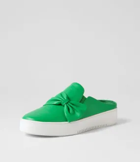 DJANGO & JULIETTE Lotter Bright Emerald Leather Patent Sneakers