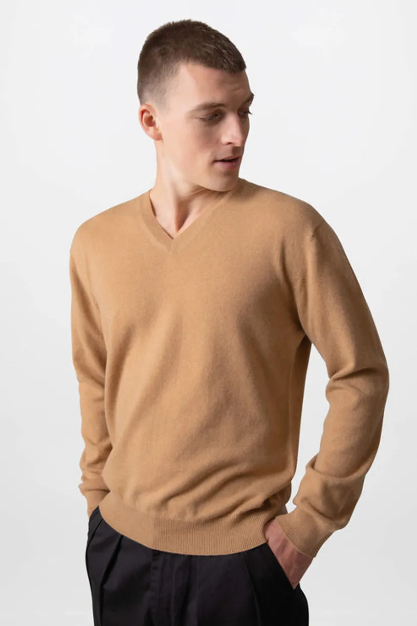 JOHNSTONS OF ELGIN Cashmere v neck jumper -                         -                     -                