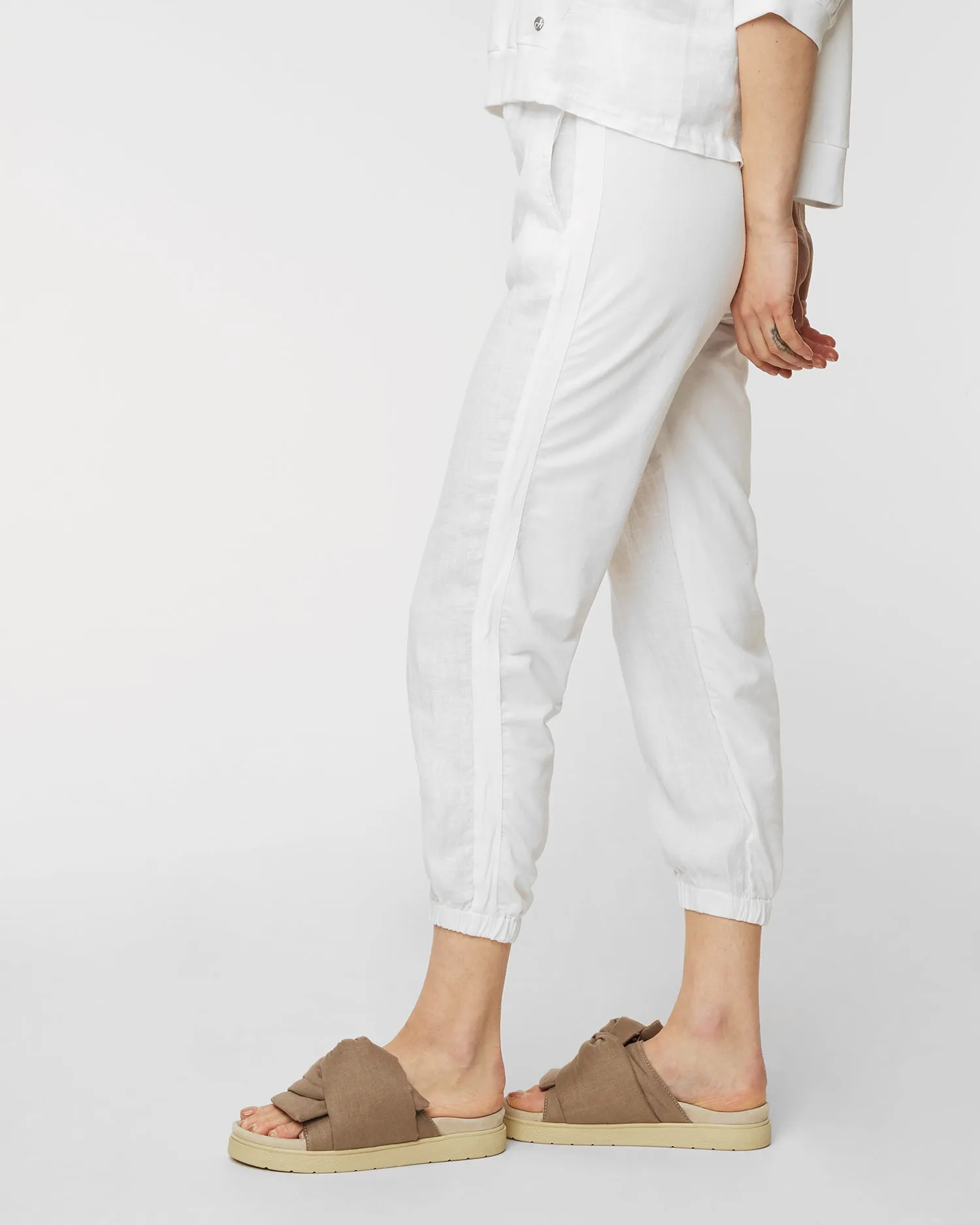 Linen trousers Deha D83238-10001