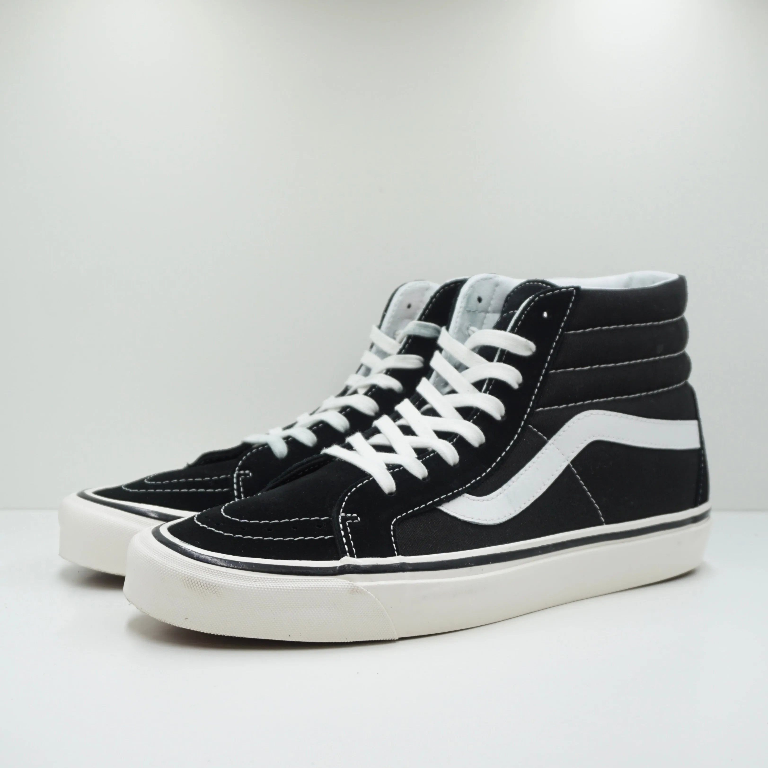 Vans Sk8- Hi Black White