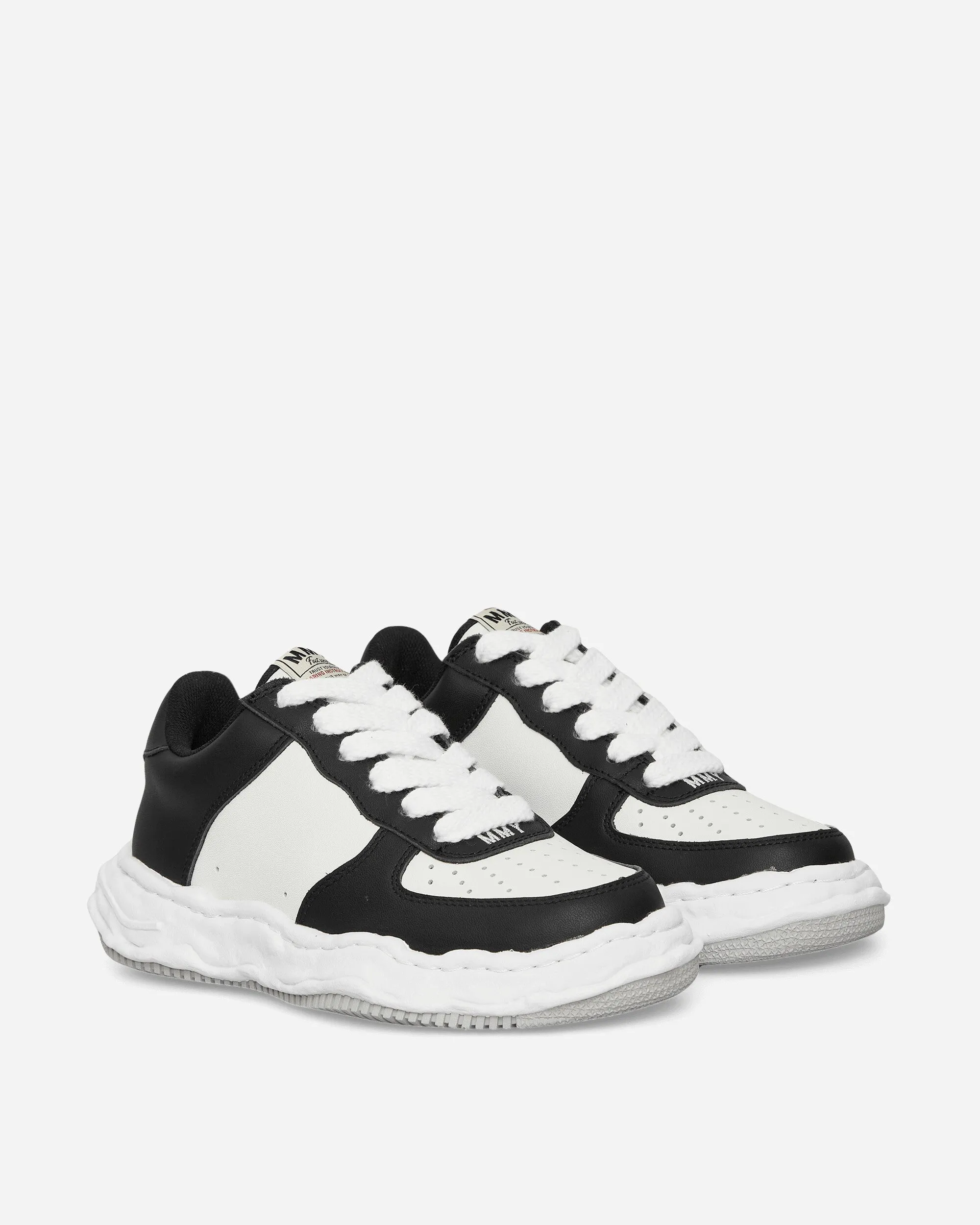 Wayne OG Sole Cow Leather Low Sneakers Black / White