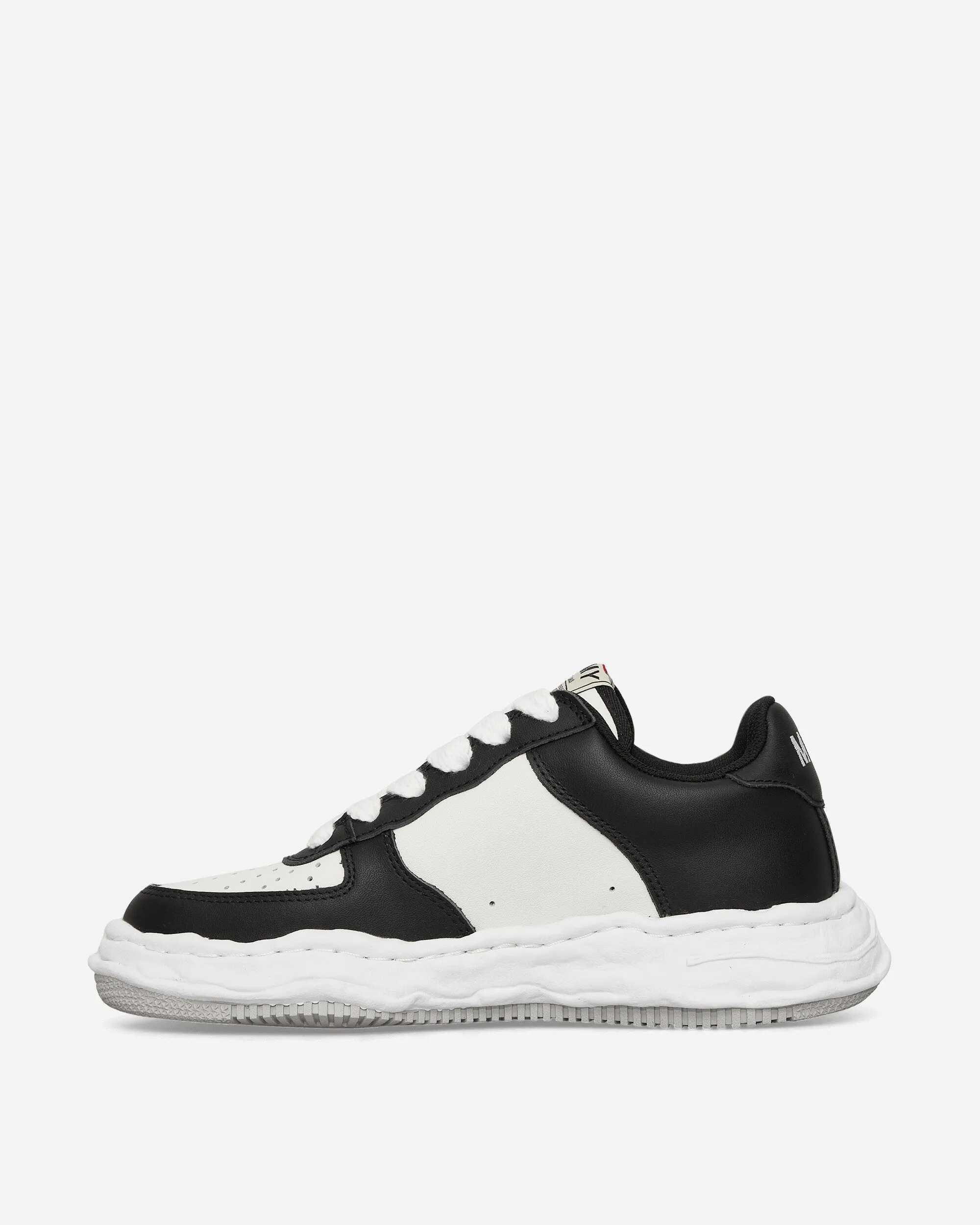 Wayne OG Sole Cow Leather Low Sneakers Black / White