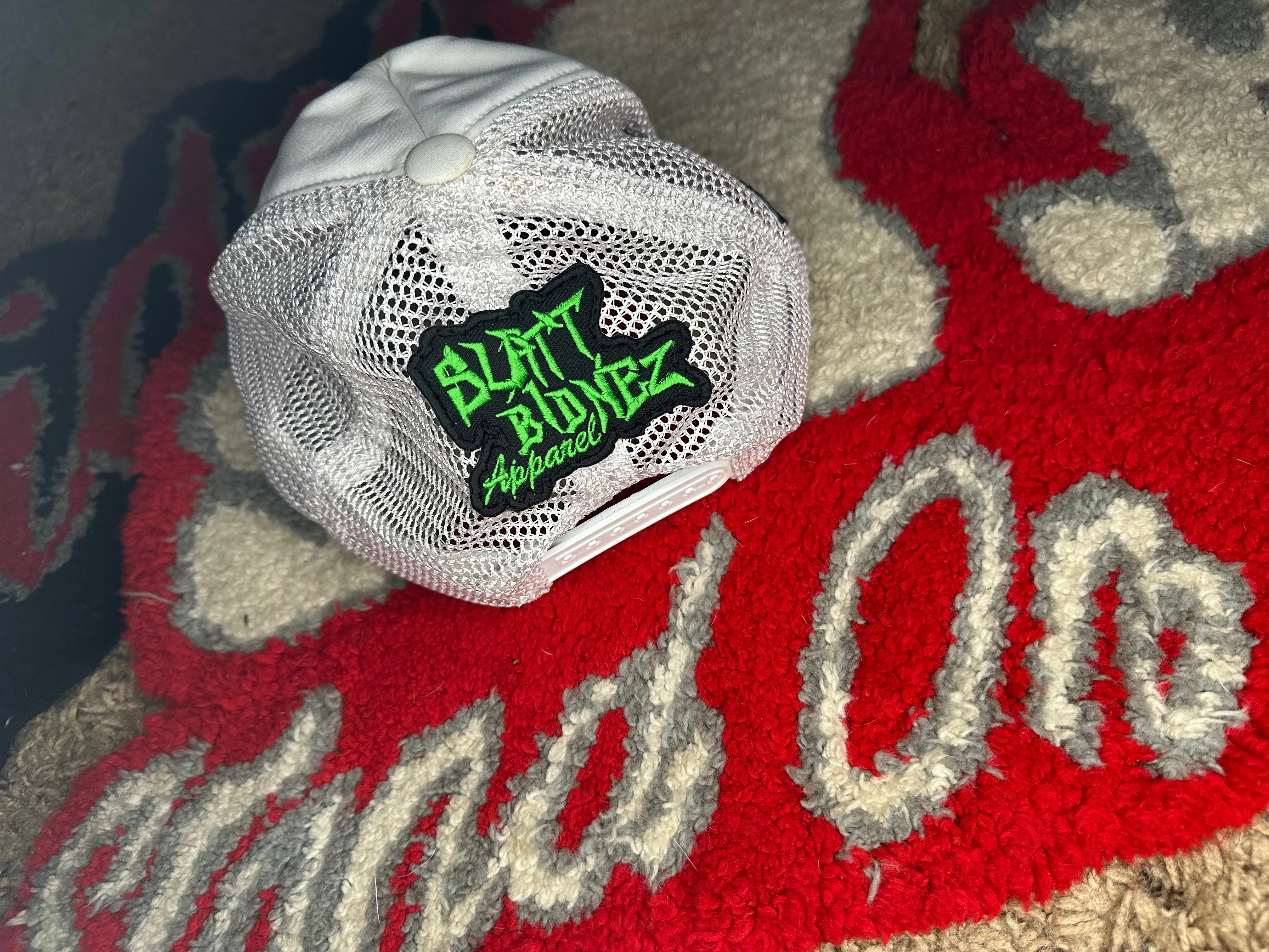 WHITE STAND ON BIDNEZ  SLATTBIDNEZAPPAREL TRUCKERS HAT