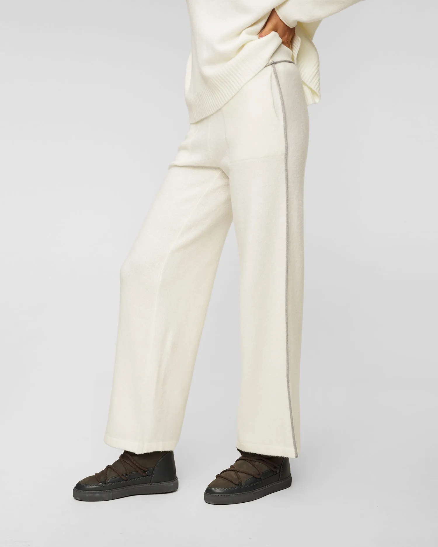 Women's trousers with wool Deha d93236-18001