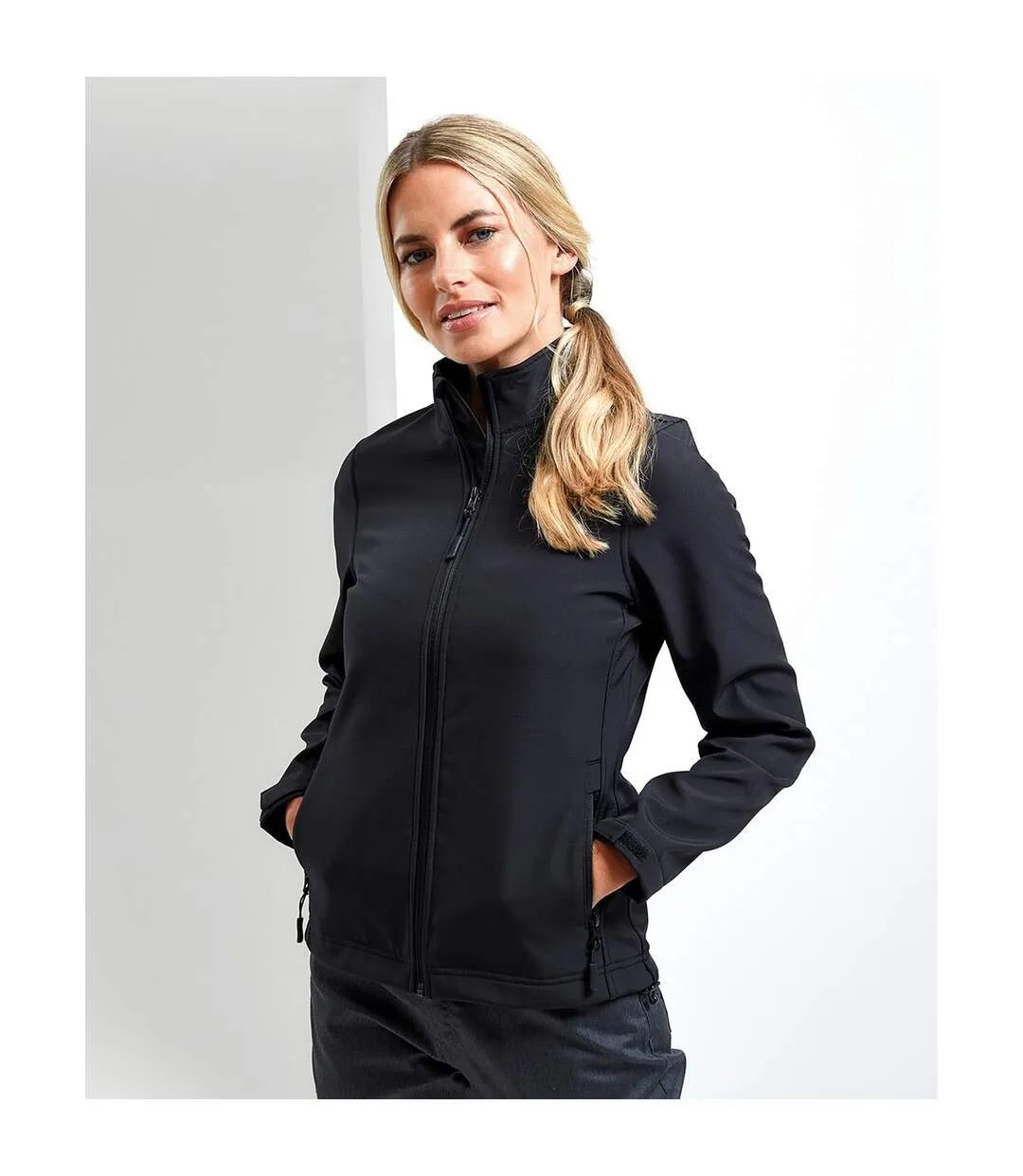 Womens/ladies windchecker recycled printable soft shell jacket black Premier